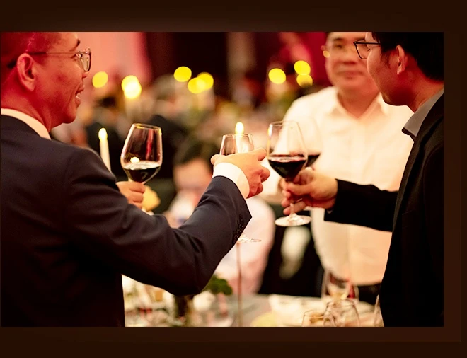 Rượu vang: Sự lựa chọn văn minh và lịch sự trong các buổi gặp gỡ đầu xuân
