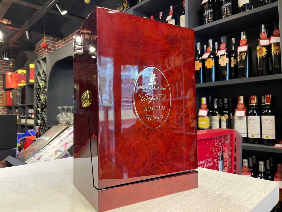 Rượu Cognac XO Vàng 50 năm Albert de Montaubert