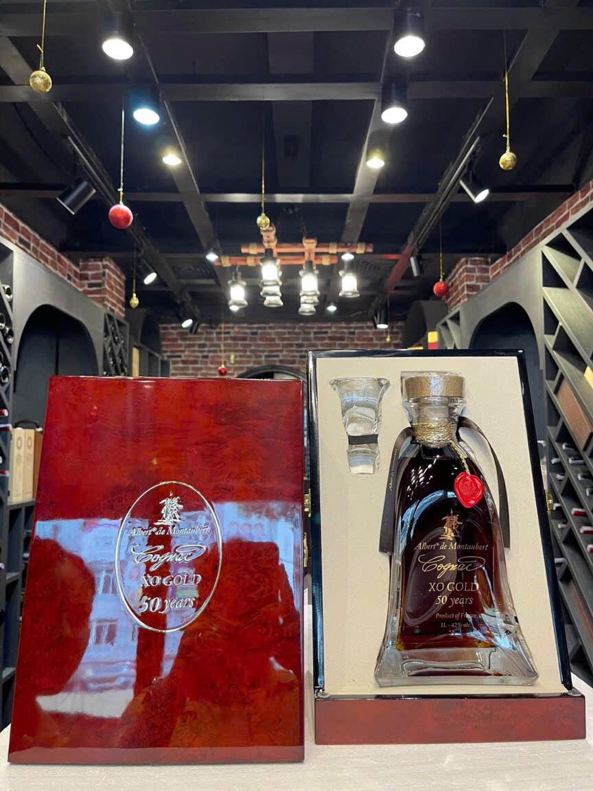 Rượu Cognac XO Vàng 50 năm Albert de Montaubert