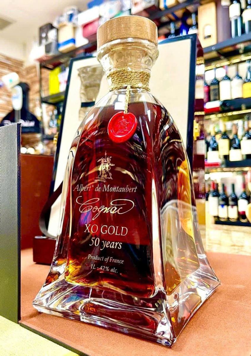 Rượu Cognac XO Vàng 50 năm Albert de Montaubert