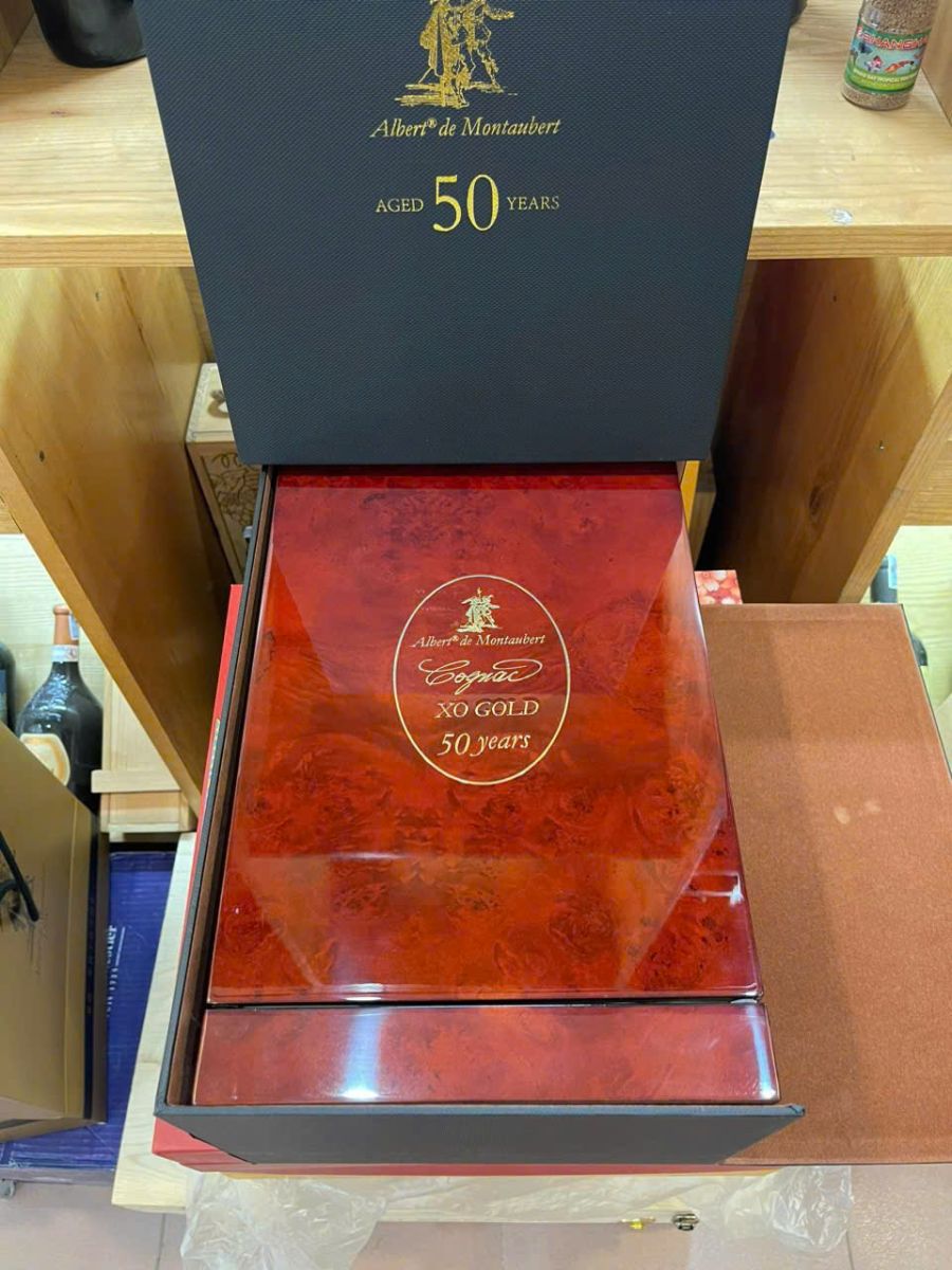 Rượu Cognac XO Vàng 50 năm Albert de Montaubert