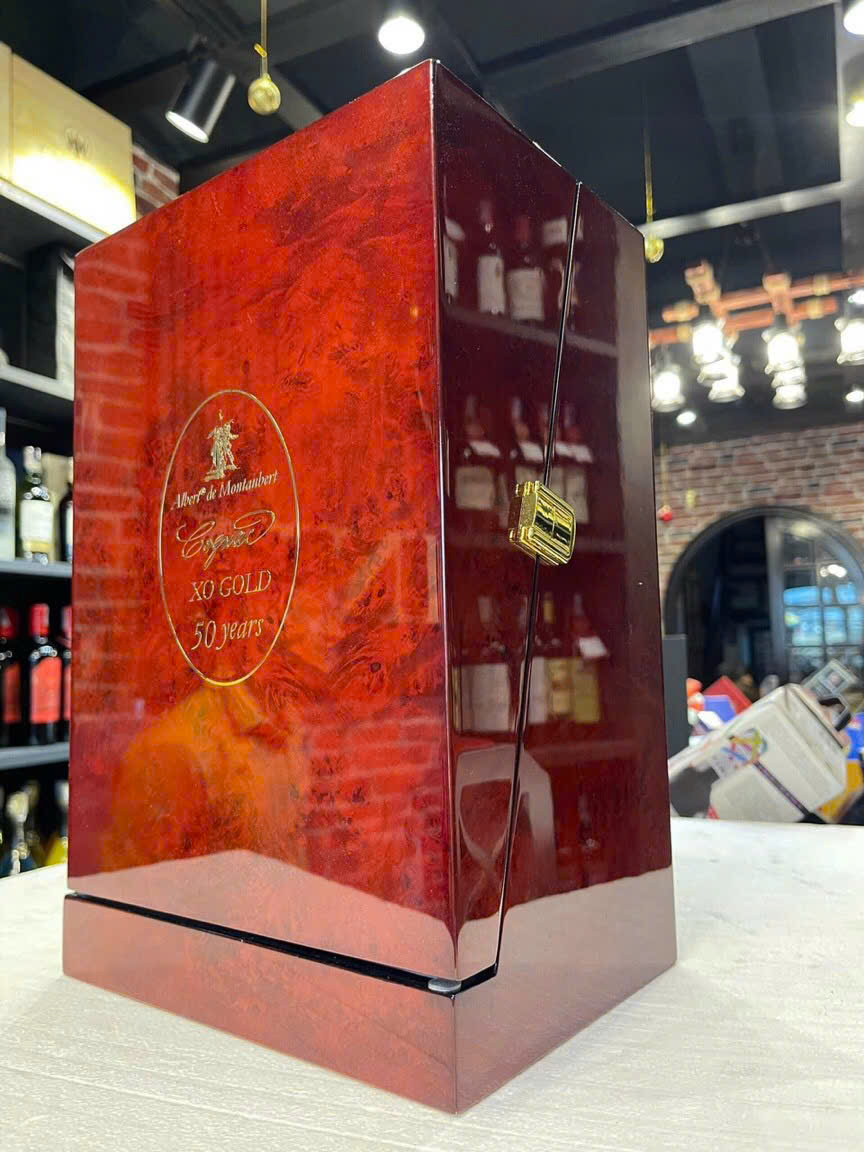 Rượu Cognac XO Vàng 50 năm Albert de Montaubert